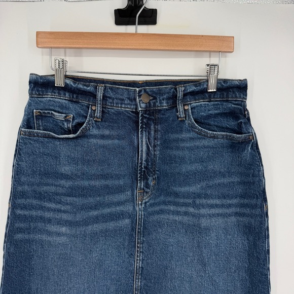 a.n.a High Rise Denim Pencil Skirt Medium Wash Frayed Hem Size 8 - Picture 2 of 7